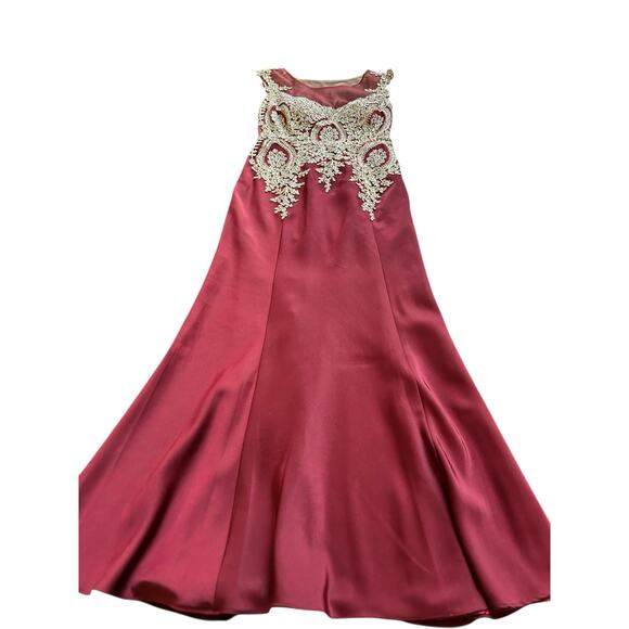 Amelia Couture Burgundy Beaded Evening Gown Formal Dress - Size 6 - Picture 5 of 16